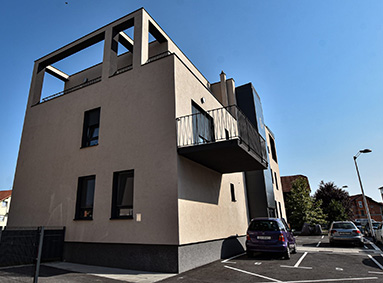 gallery-item